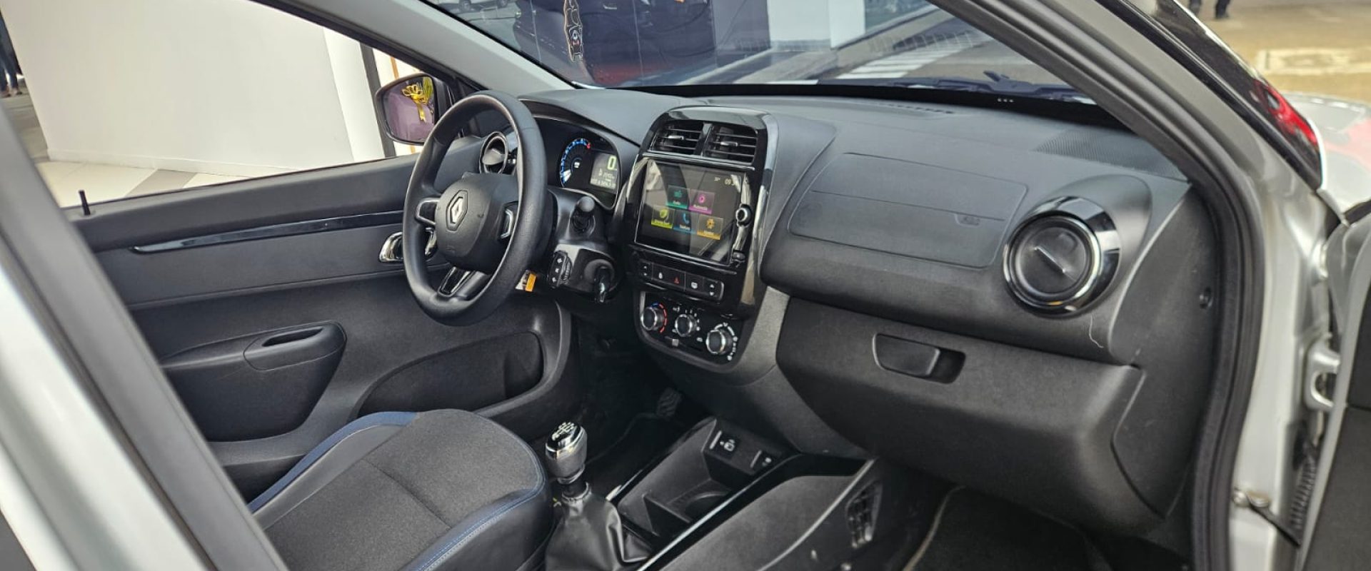 Renault Kwid Iconic 1.0 Mecánico (2023)11