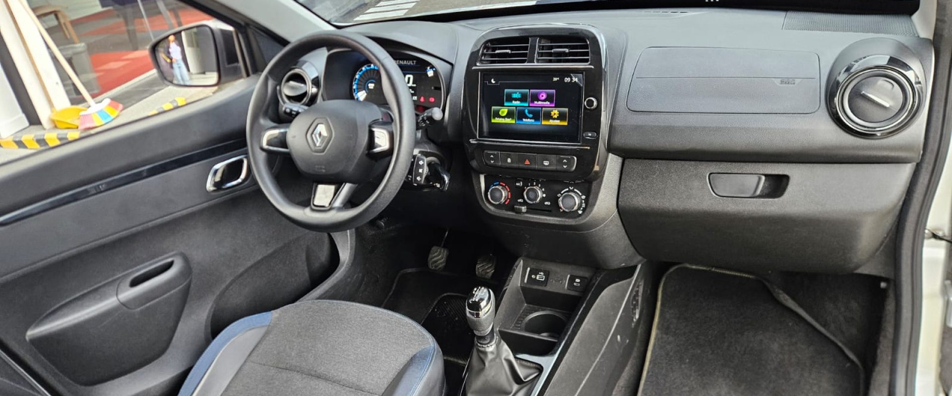 Renault Kwid Iconic 1.0 Mecánico (2023)12